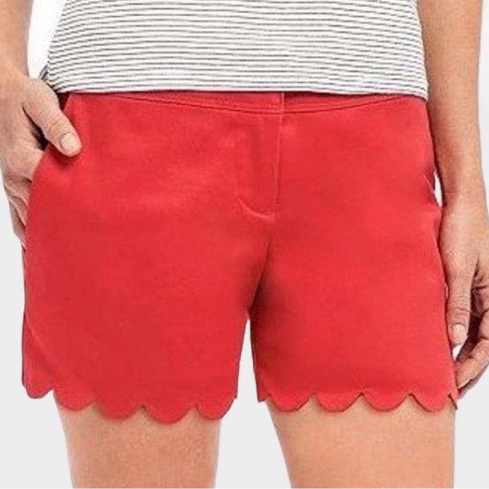 Tailored fit red shorts. Comfy stretch in cotton/poly/spandex fabric. Size 8.